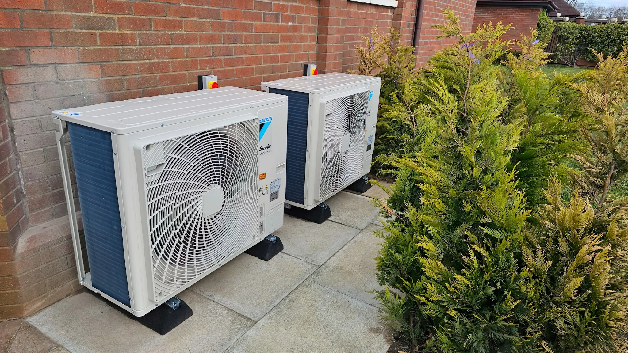 How Do External AC Units Work? Placement, Noise Levels and Maintenance